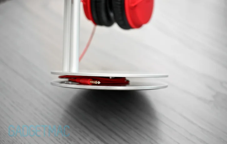 just_mobile_headstand_aluminum_headphone_stand_audio_cable_tidy.jpg