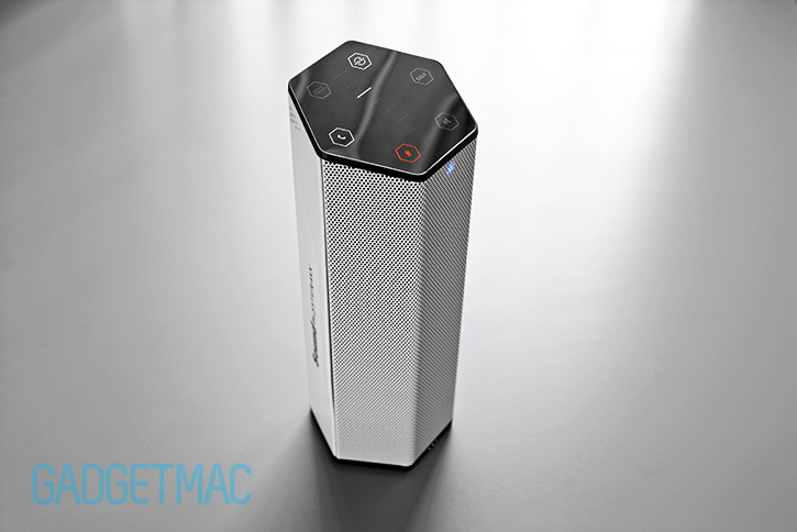 creative_sound_blasterxx_axx_200_portable_bluetooth_wireless_speaker_side_1.jpg