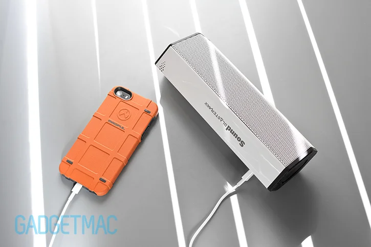 creative_sound_blasteraxx_axx_200_usb_backup_battery_charger.jpg