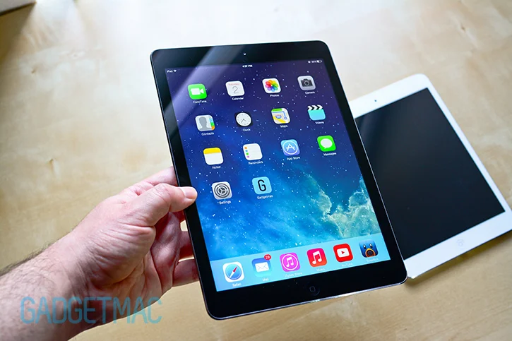 apple_ipad_air_space_gray_retina_display_narrow_bezel_in_hand.jpg