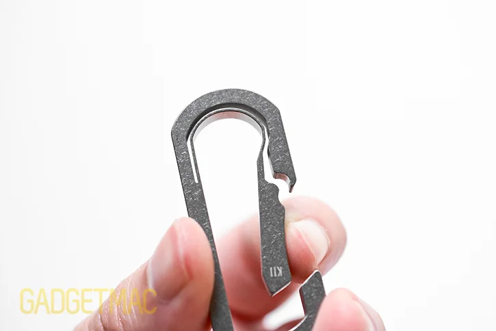 mas_design_handgrey_titanium_carabiner_bottle-opener.jpg