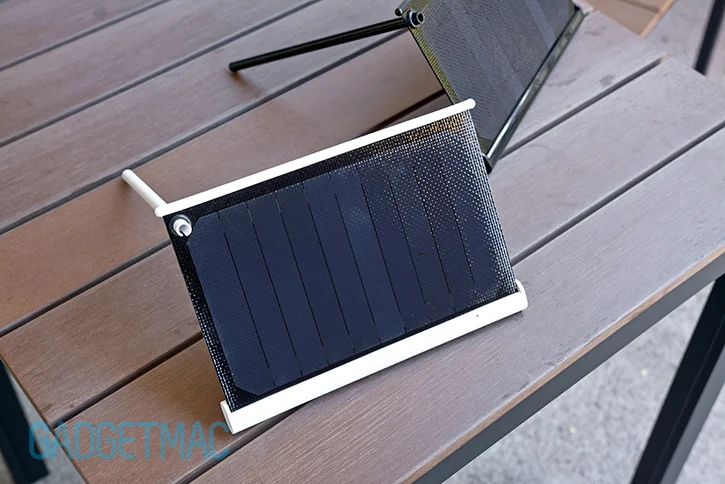 solarade_portable_solar_charger_stand_6.jpg