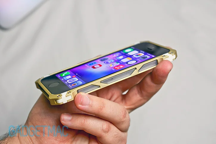 element_case_sector_5_au_aluminum_iphone_5s_bumper_case_side_rail_grip_detail.jpg