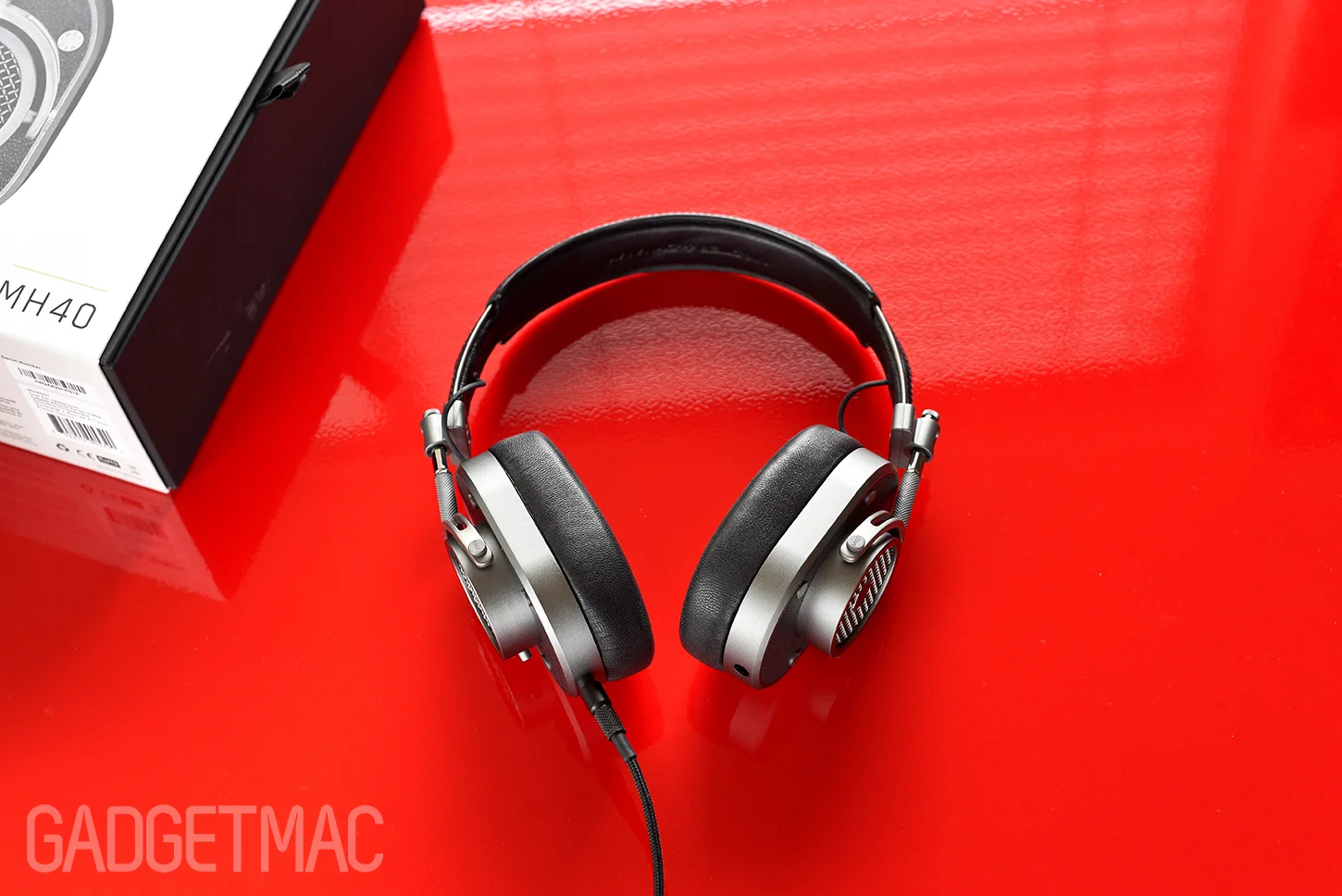 master_and_dynamic_mh40_over_ear_headphones_gunmetal.jpg