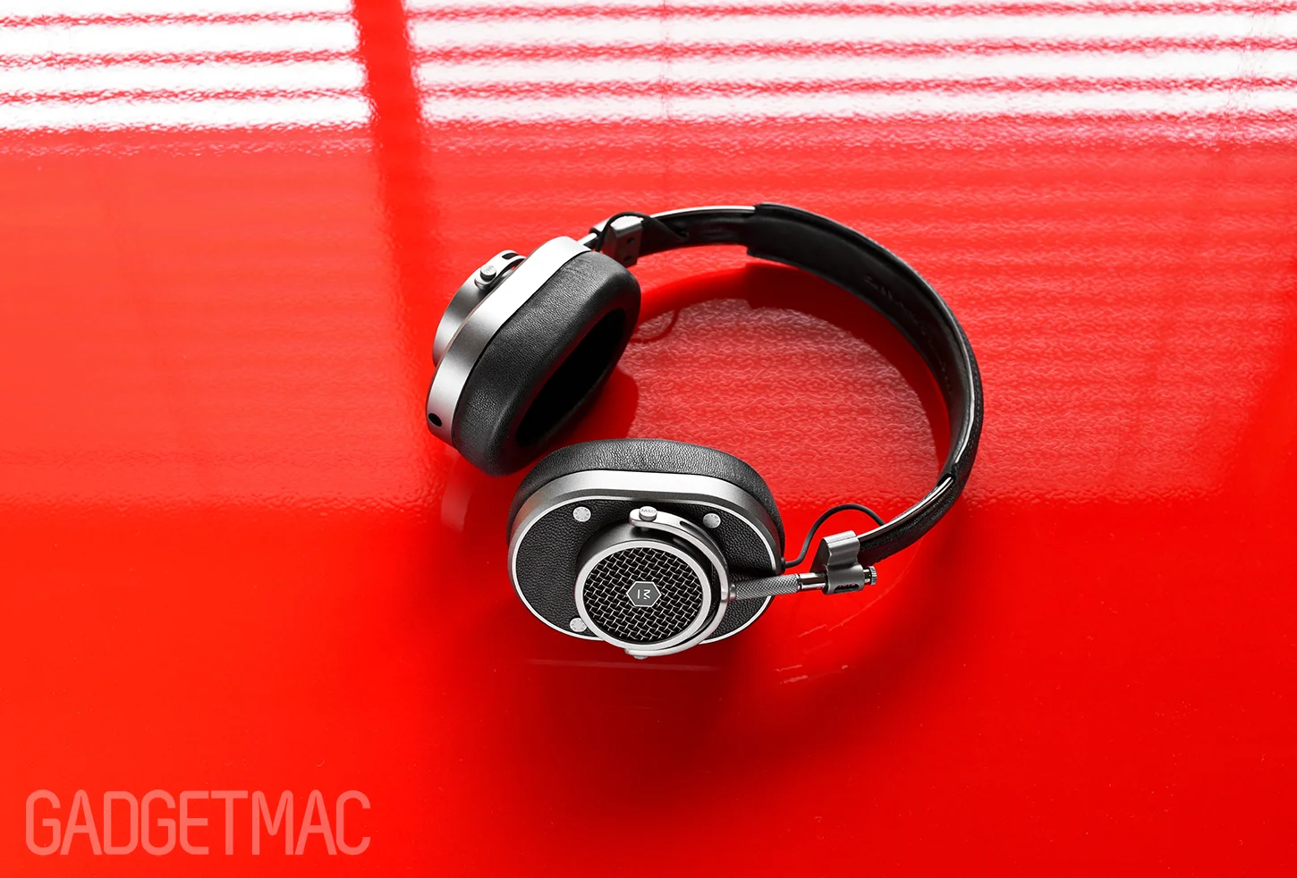 master_and_dynamic_mh40_over_ear_headphones.jpg