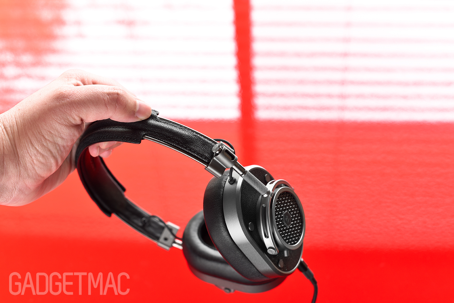 master_and_dynamic_mh40_headband_adjustment_posts.jpg