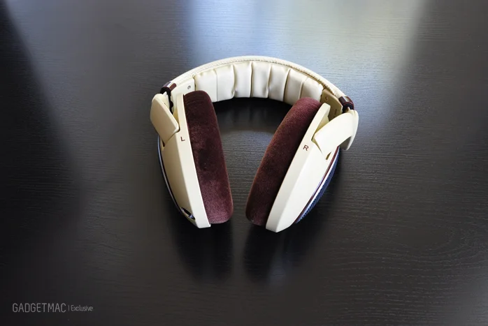 Sennheiser HD 598 headphones left right.jpg