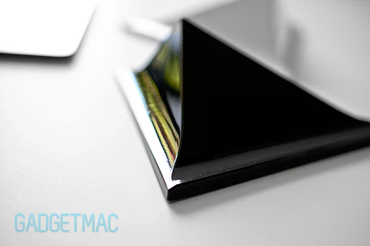 facet_pyramid_magnetic_ipad_stand_curved_slope.jpg