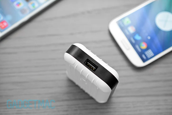 just_mobile_gum_plus_plus_backup_battery_usb_output.jpg