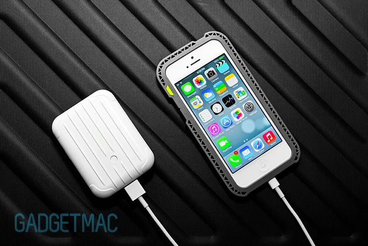 just_mobile_gum_plus_plus_backup_battery_charger_iphone_5_5s_usb.jpg