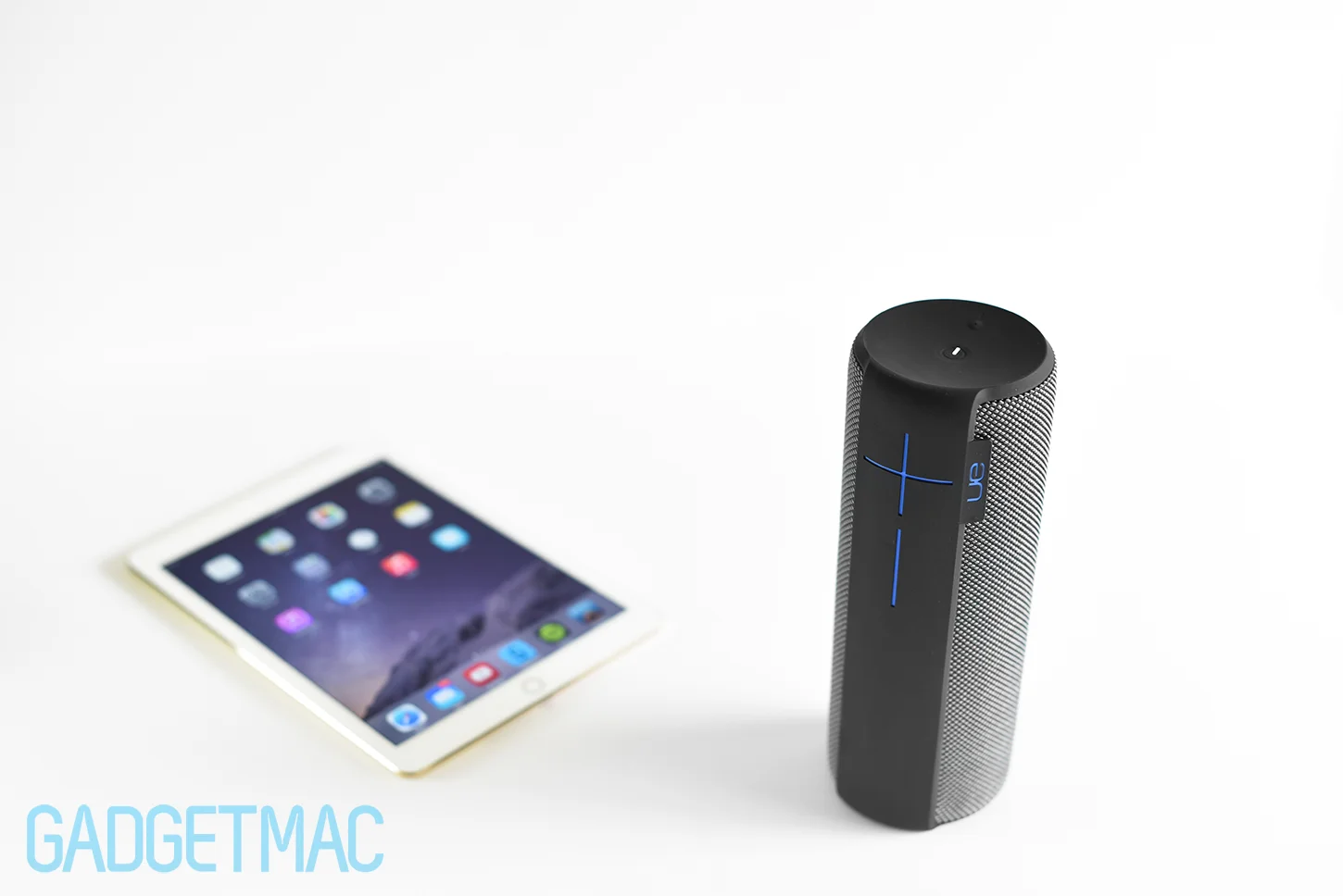 ue-megaboom-portable-wireless-speaker-4.jpg