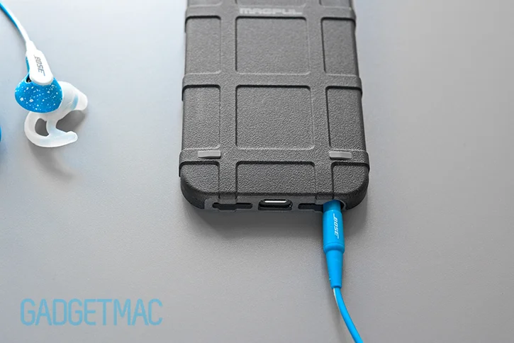 bose_freestyle_iphone_5s_with_case.jpg