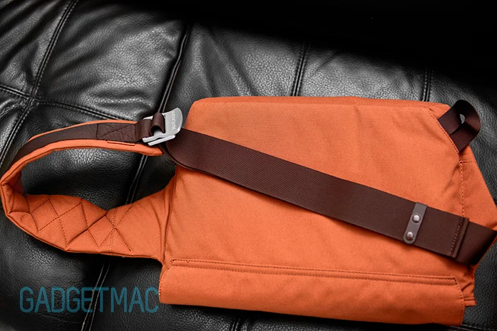 bluelounge_messenger_bag_rust_shoulder_strap.jpg