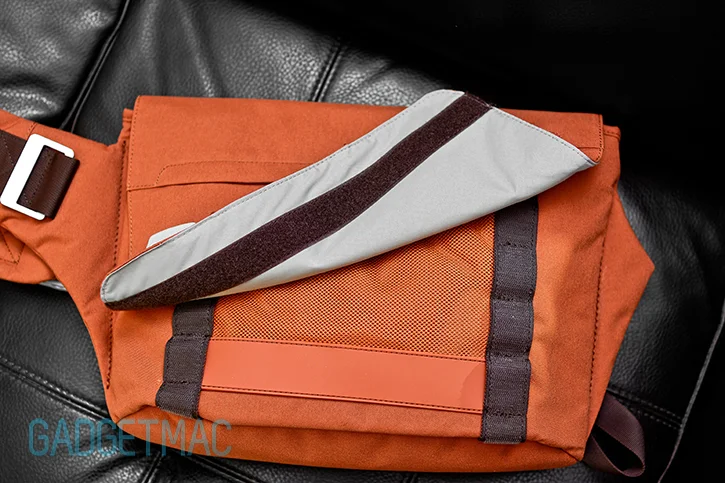 bluelounge_messenger_bag_rust_flap.jpg