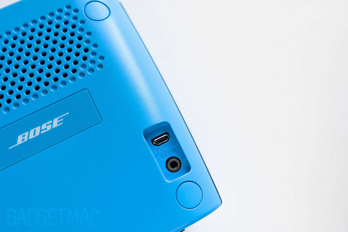 bose-soundlink-color-input-ports.jpg