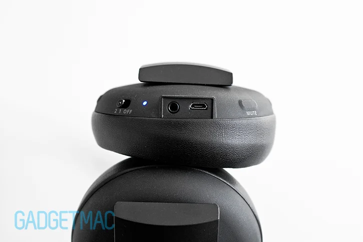 sony-gold-headset-bottom-inputs.jpg