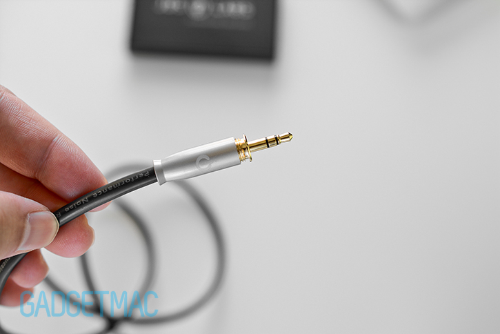 jds_labs_c5_headphones_amp_isimple_audio_interconnect_cable_metal_plug.jpg