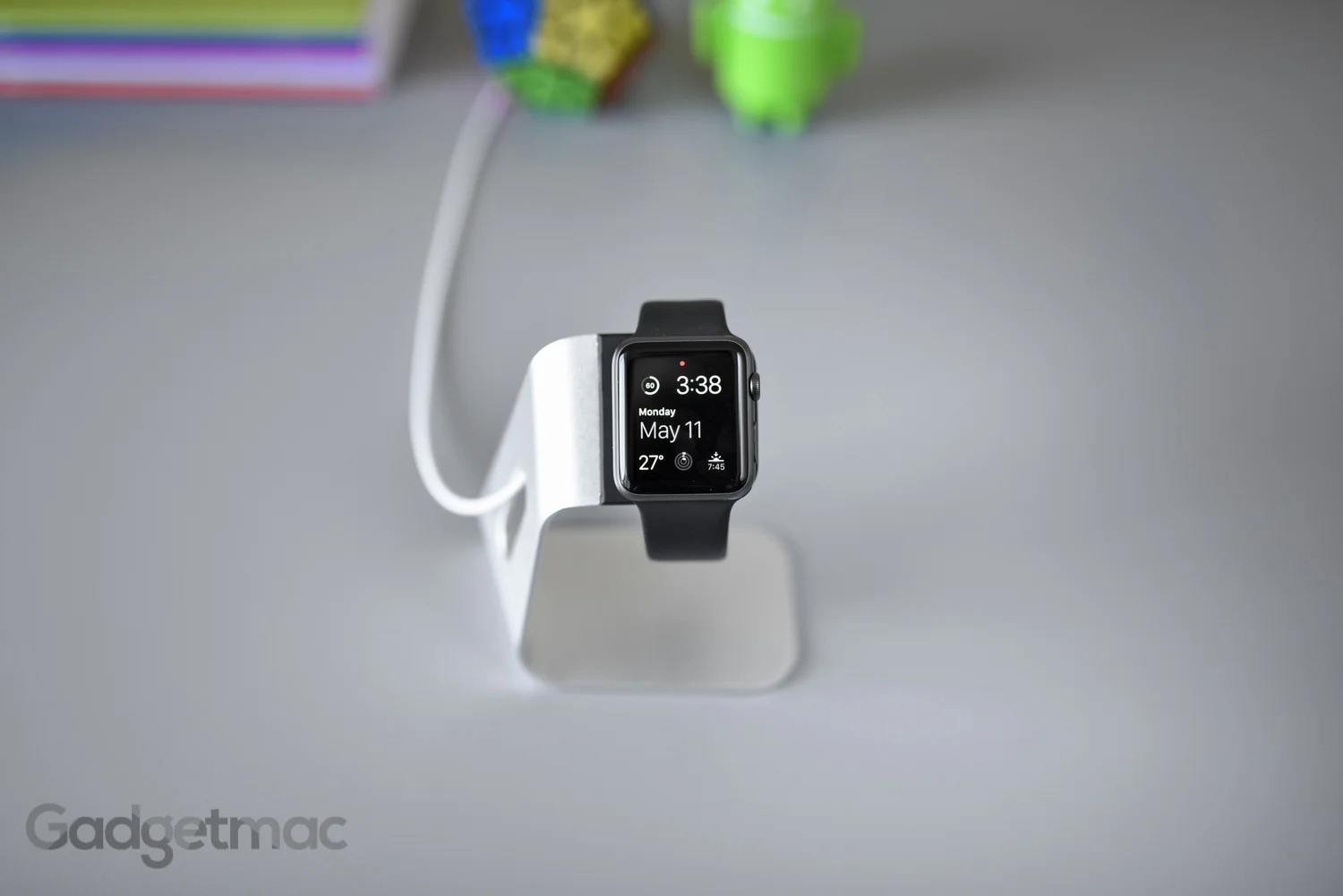 spigen-s330-apple-watch-aluminum-charging-stand.jpg