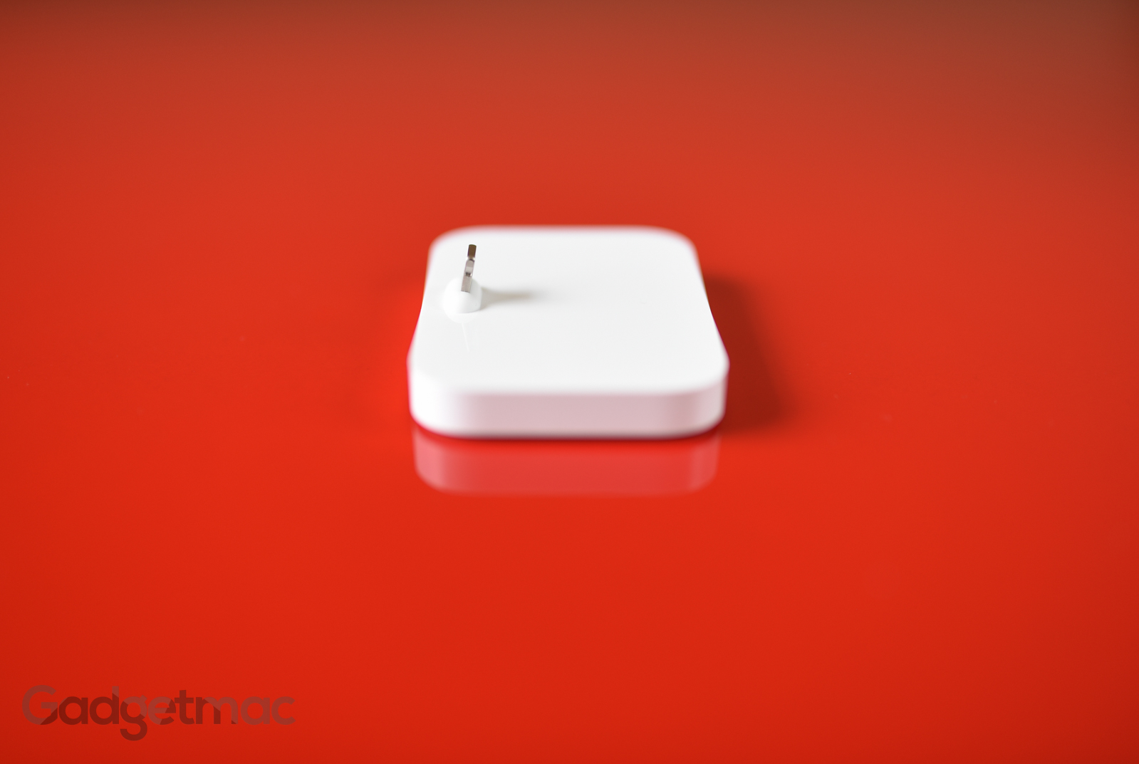 apple-iphone-lightning-dock-angled-connector.jpg