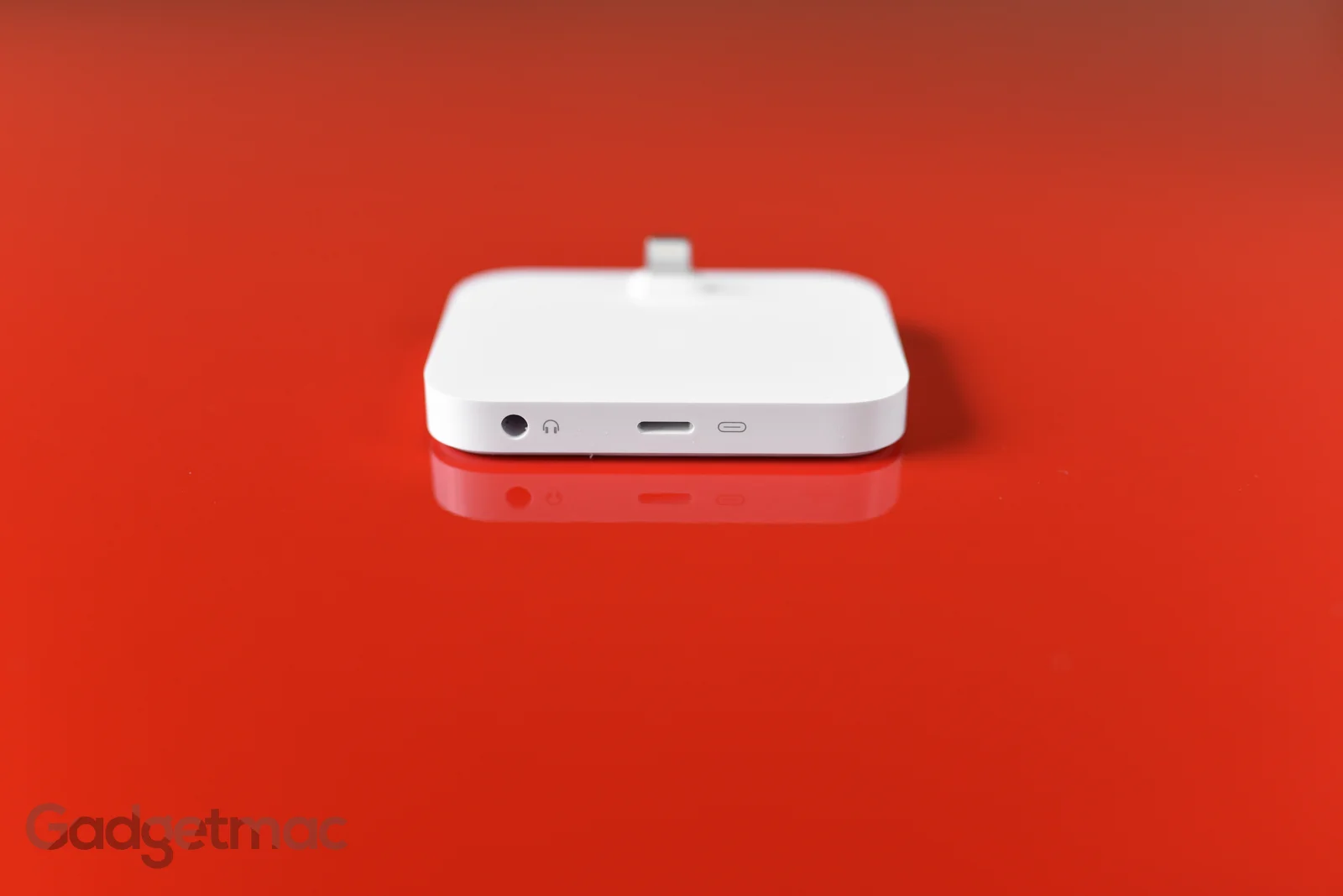 apple-iphone-lightning-dock-audio-output.jpg