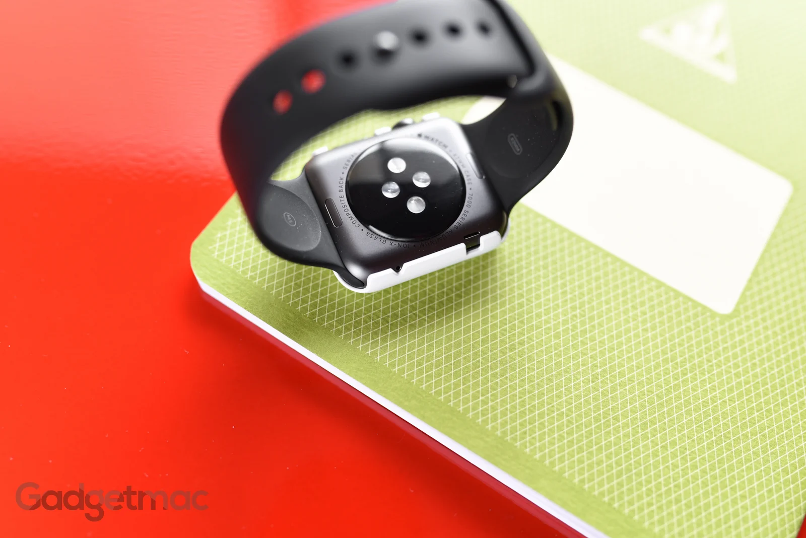 spigen-thin-fit-snap-on-case-for-apple-watch.jpg