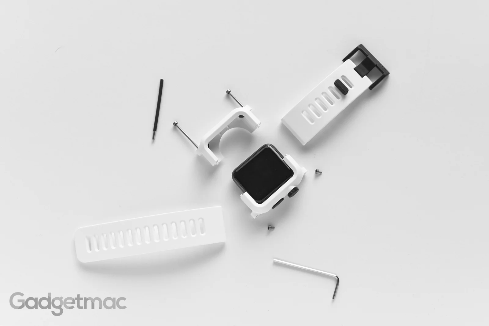 lunatik_epik_case_and_strap_for_apple_watch_assembly.jpg