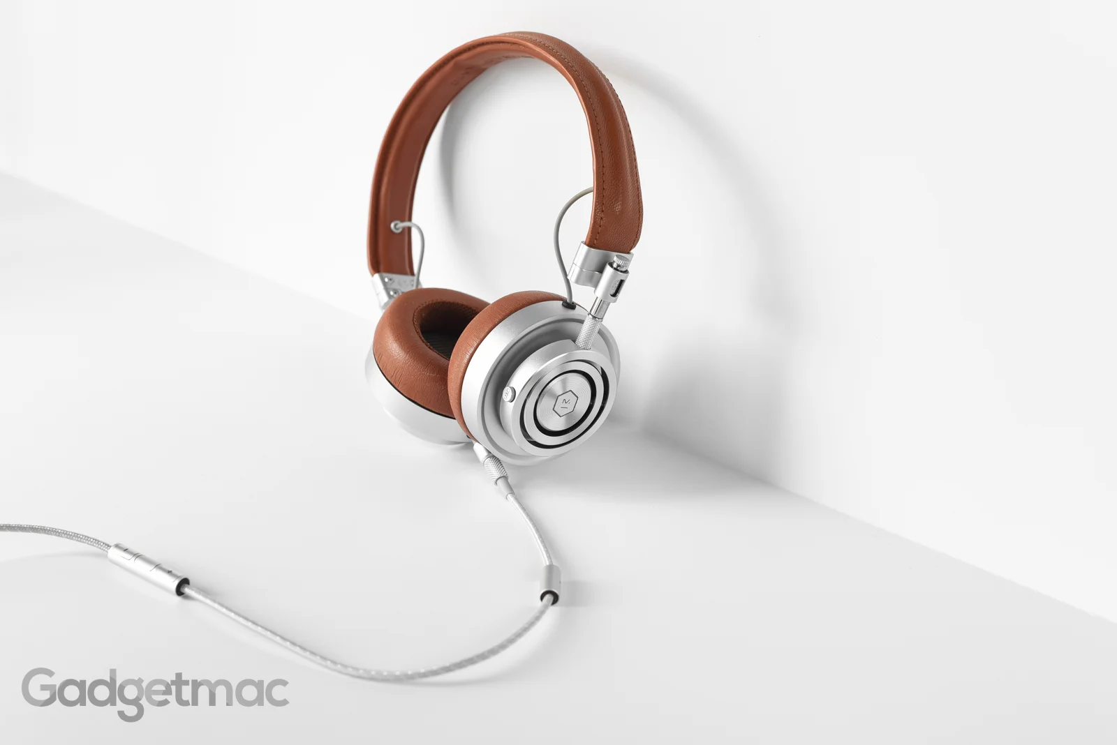 master_and_dynamic_mh30_headphones_hero.jpg