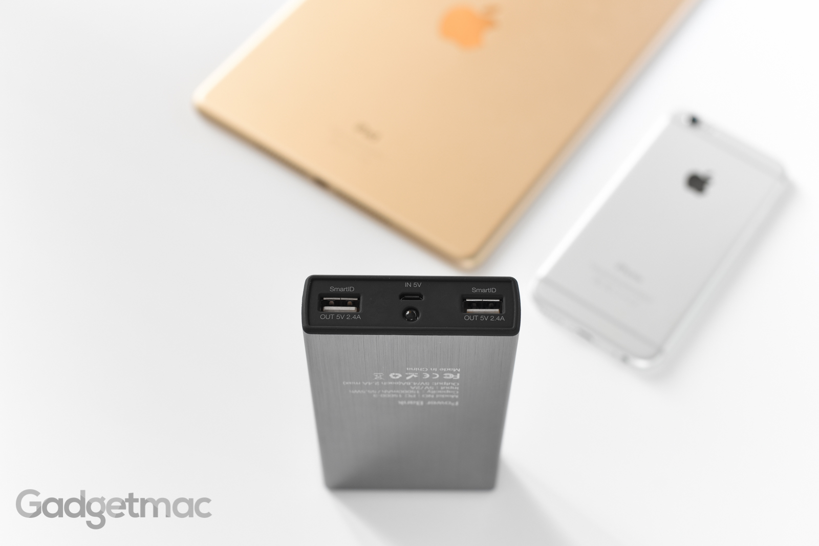 intocircuit_power_castle_dual_usb_charging_ports_led_flashlight.jpg