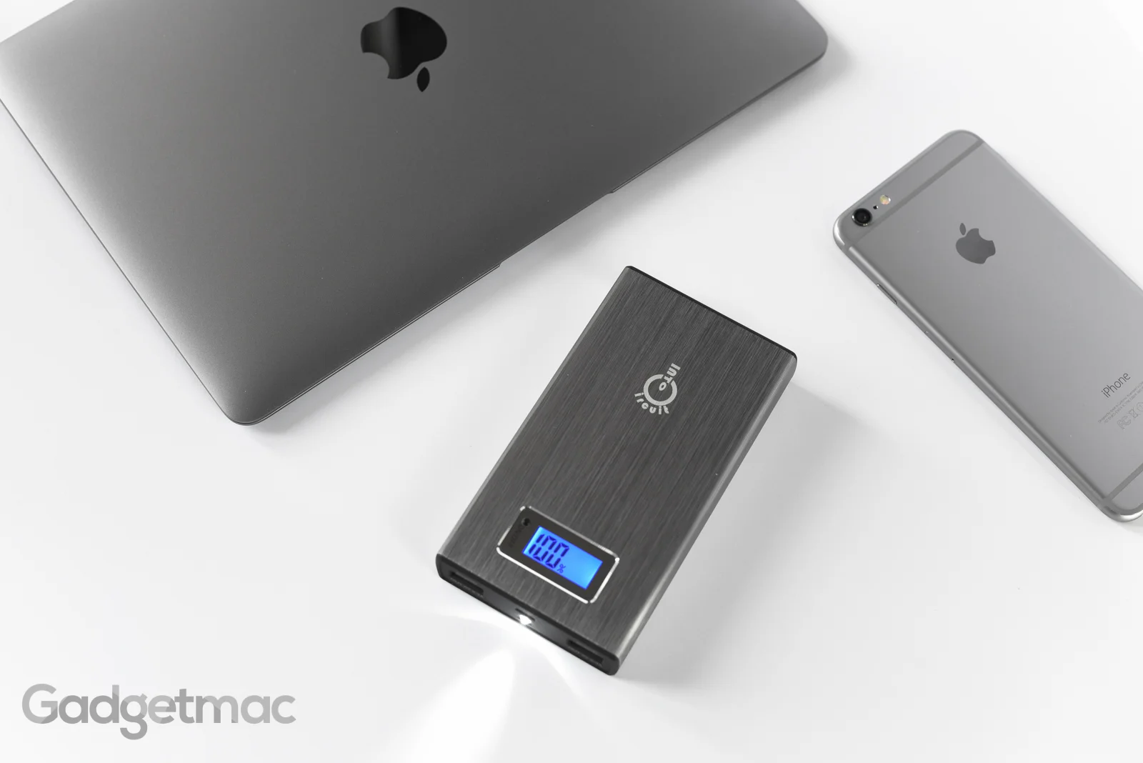 intocircuit_power_castle_external_portable_battery_display.jpg