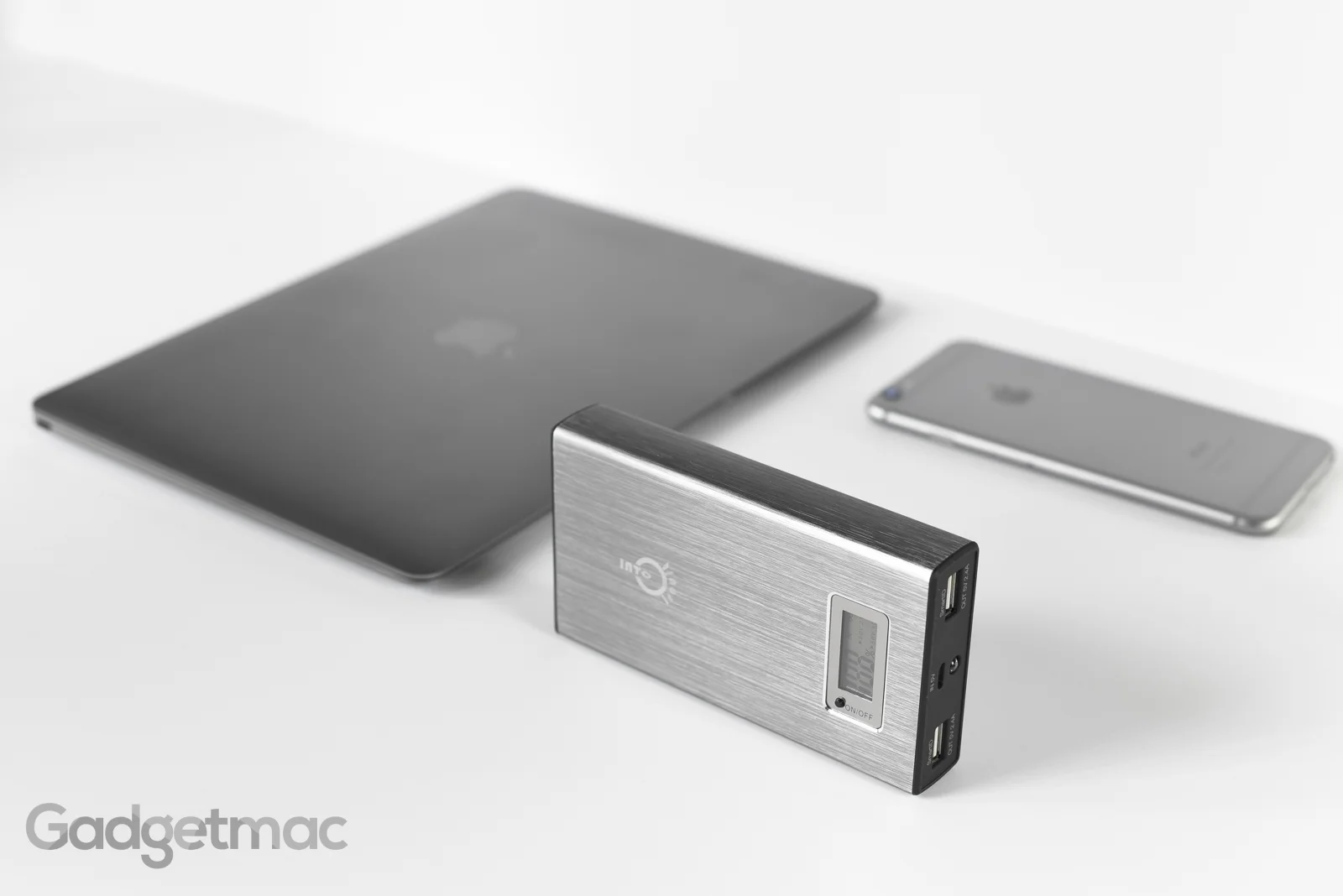 space_gray_external_portable_backup_battery_aluminum_15000mah_2.jpg