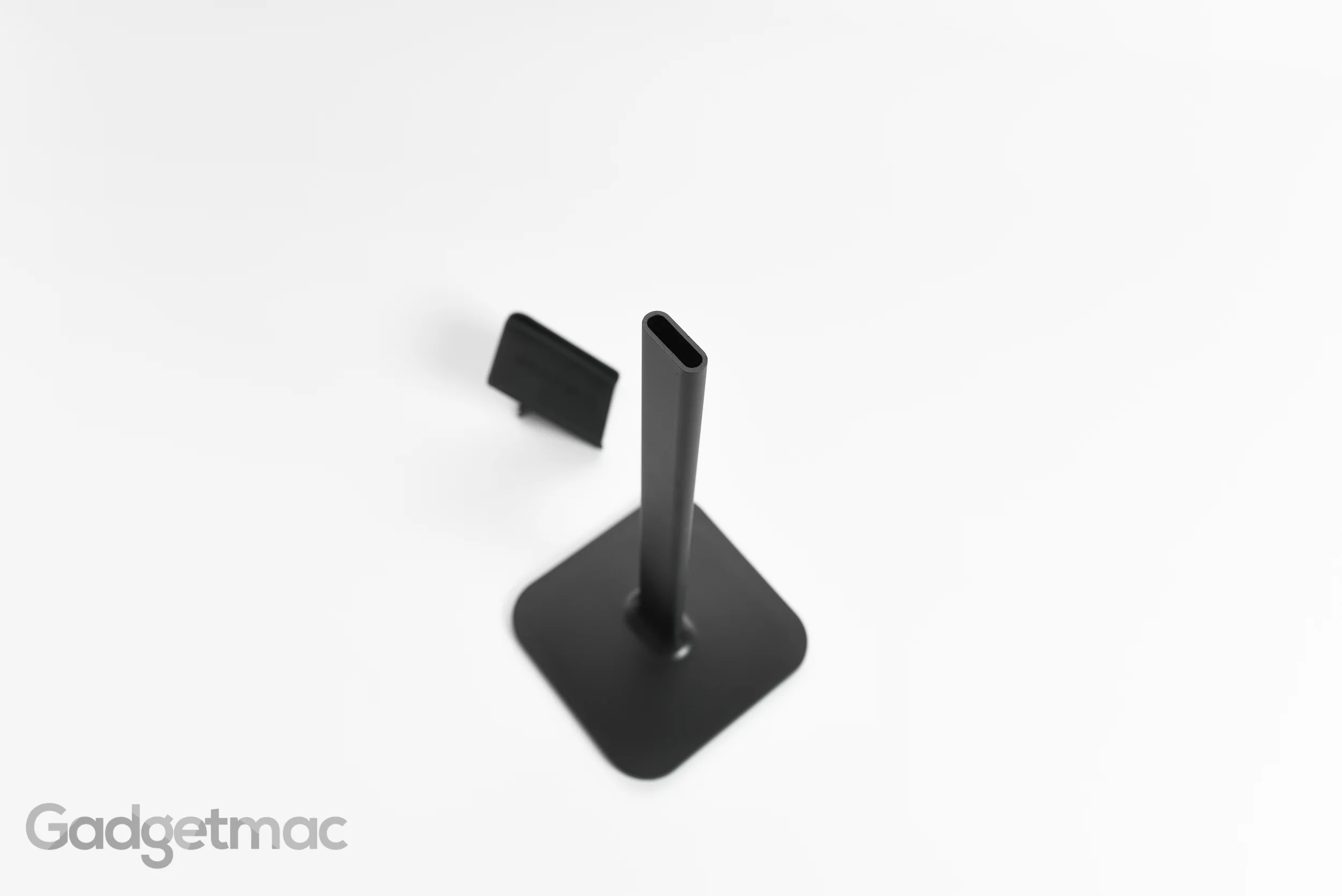 bluelounge_posto_headphone_stand_aluminum_body.jpg