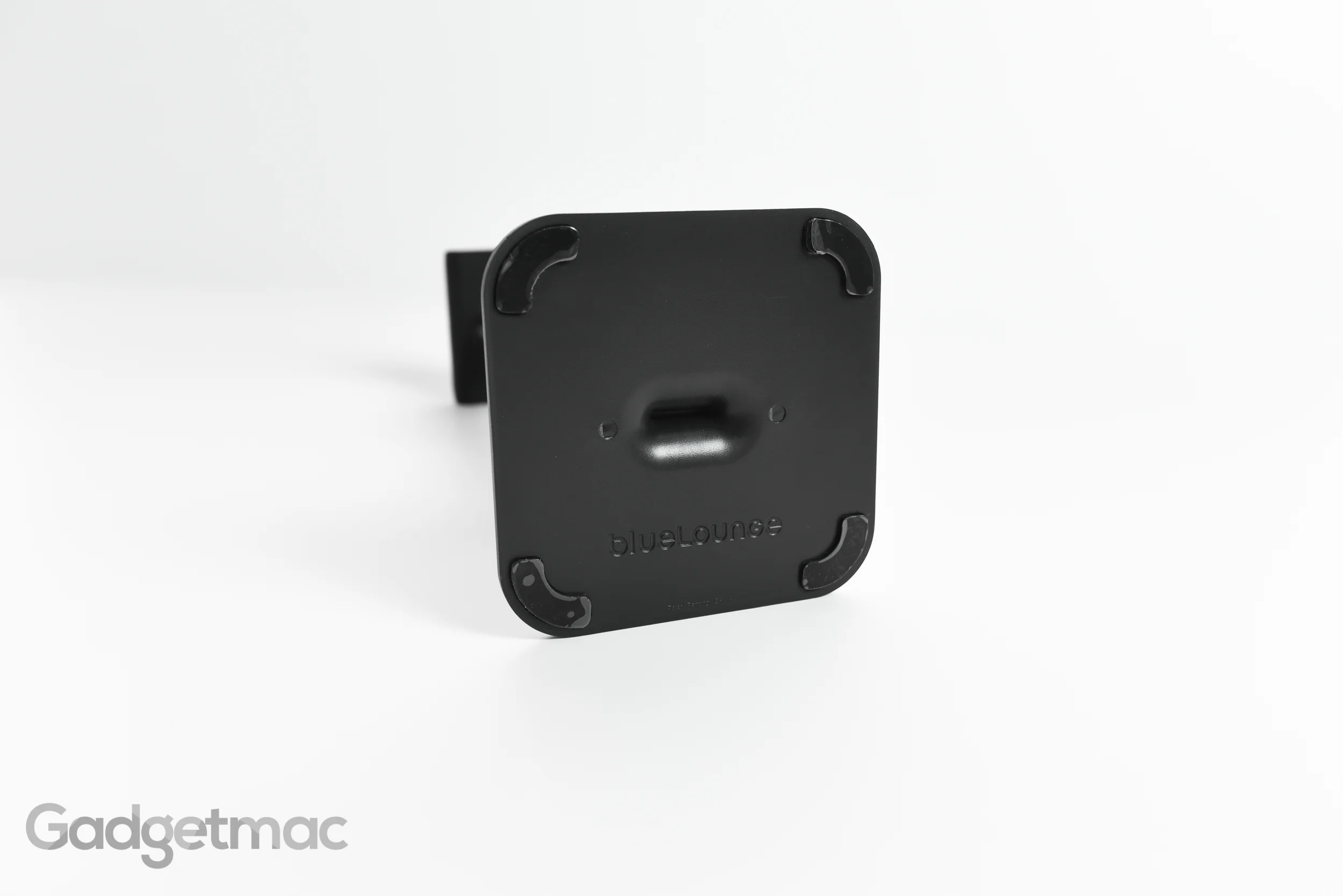 bluelounge_posto_headphone_stand_sticky_bottom.jpg