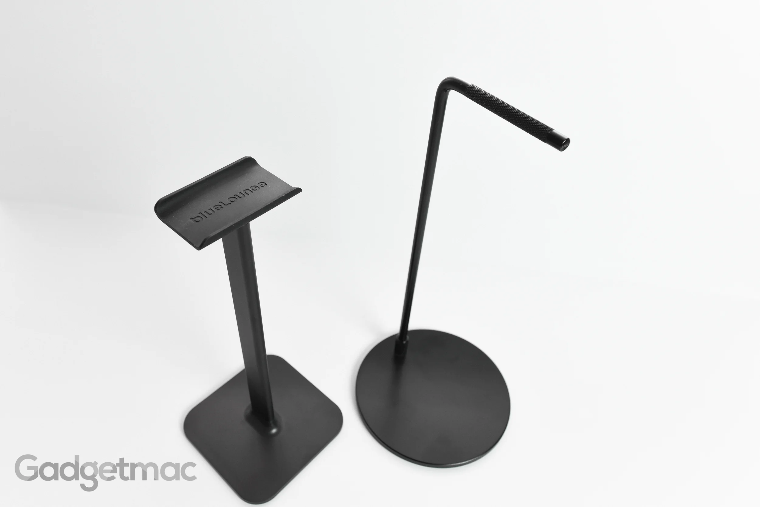 bluelounge_posto_headphone_stand_vs_master_dynamic_metal_stand.jpg