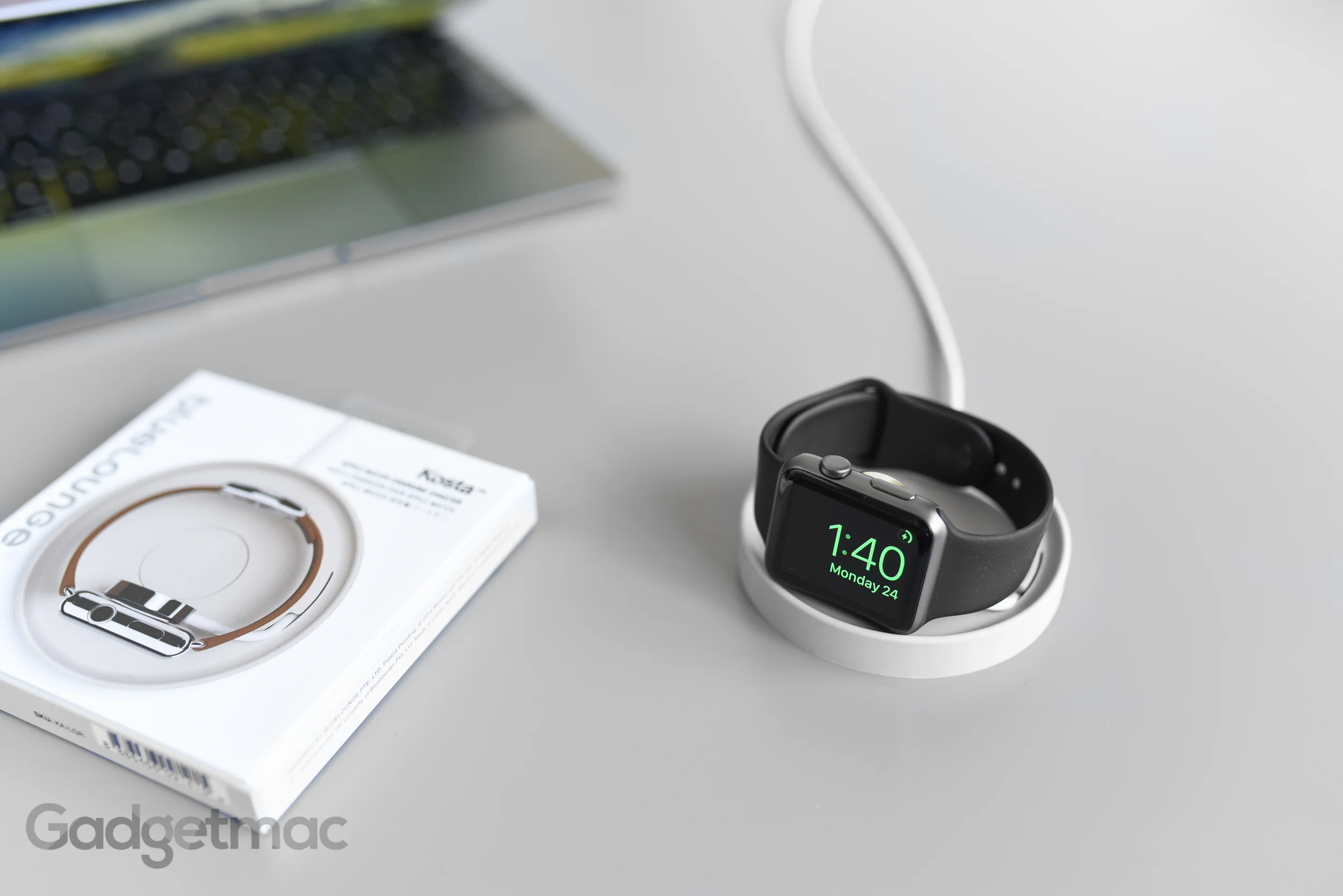 bluelounge_kosta_apple_watch_charging_coaster_dock_hero.jpg