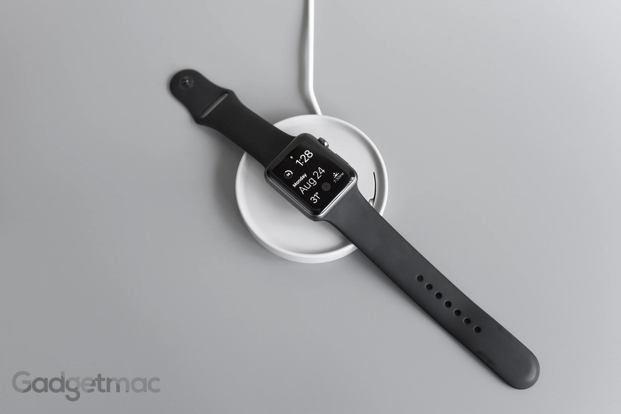 bluelounge_kosta_apple_watch_dock.jpg