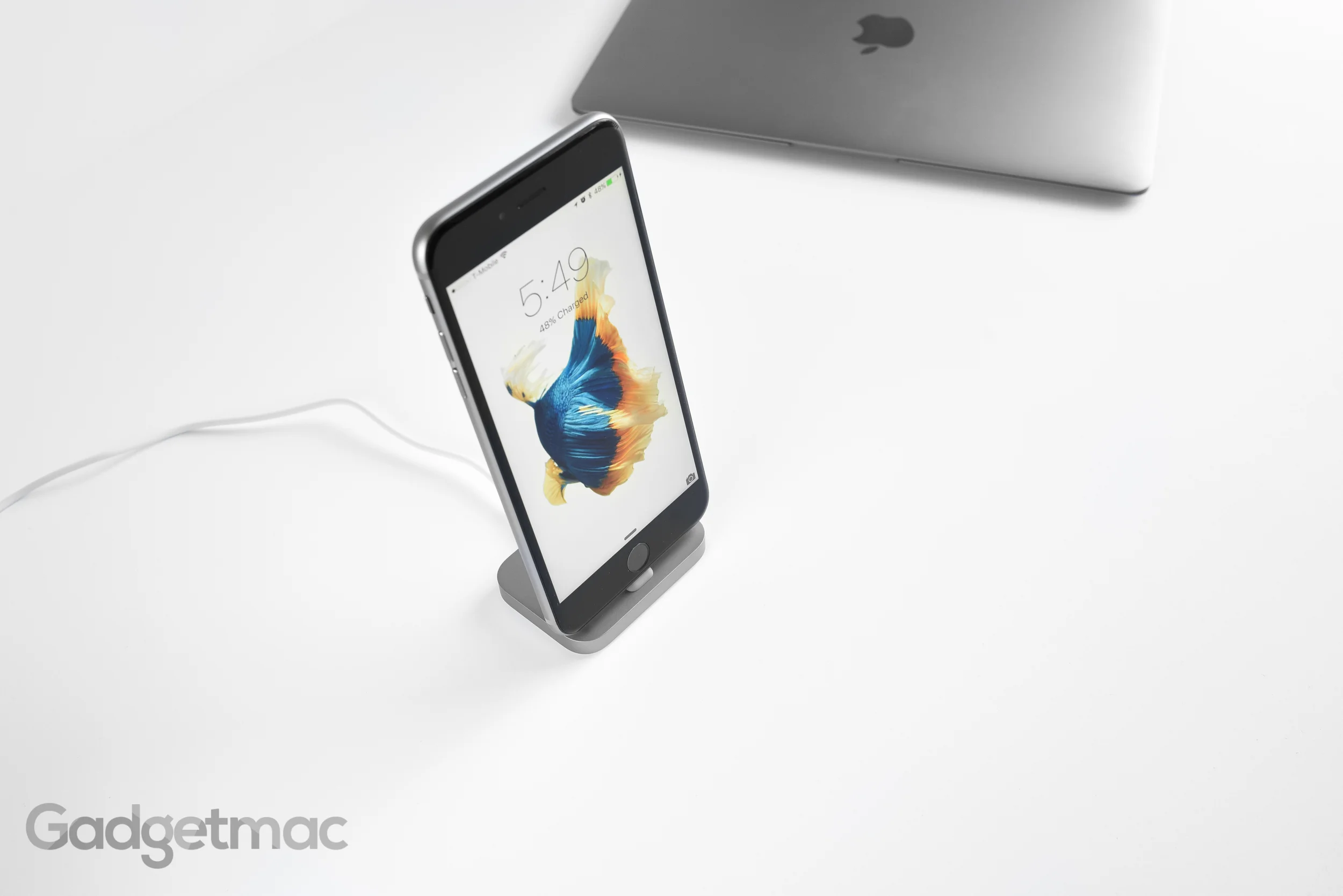 apple-aluminum-iphone-6s-plus-lightning-dock-2.jpg