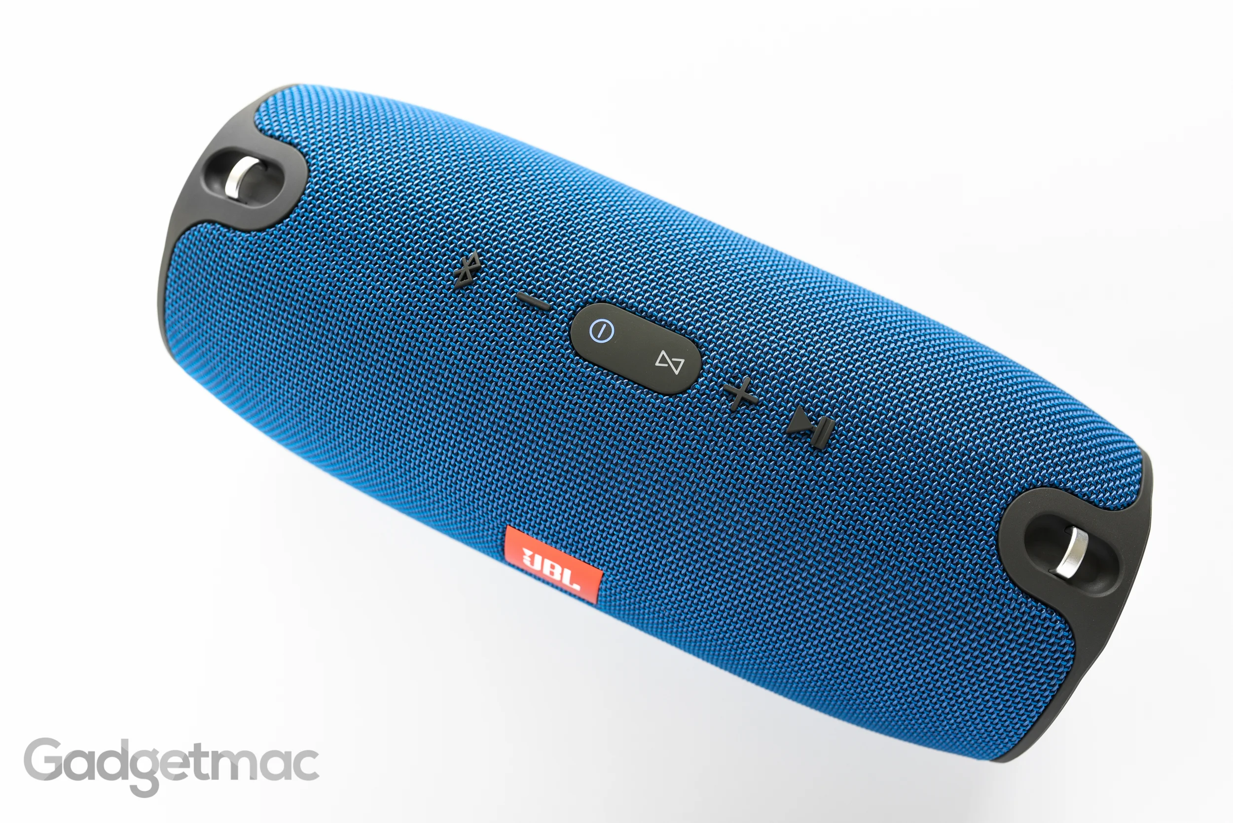 jbl-xtreme-portable-wireless-speaker-button-controls.jpg