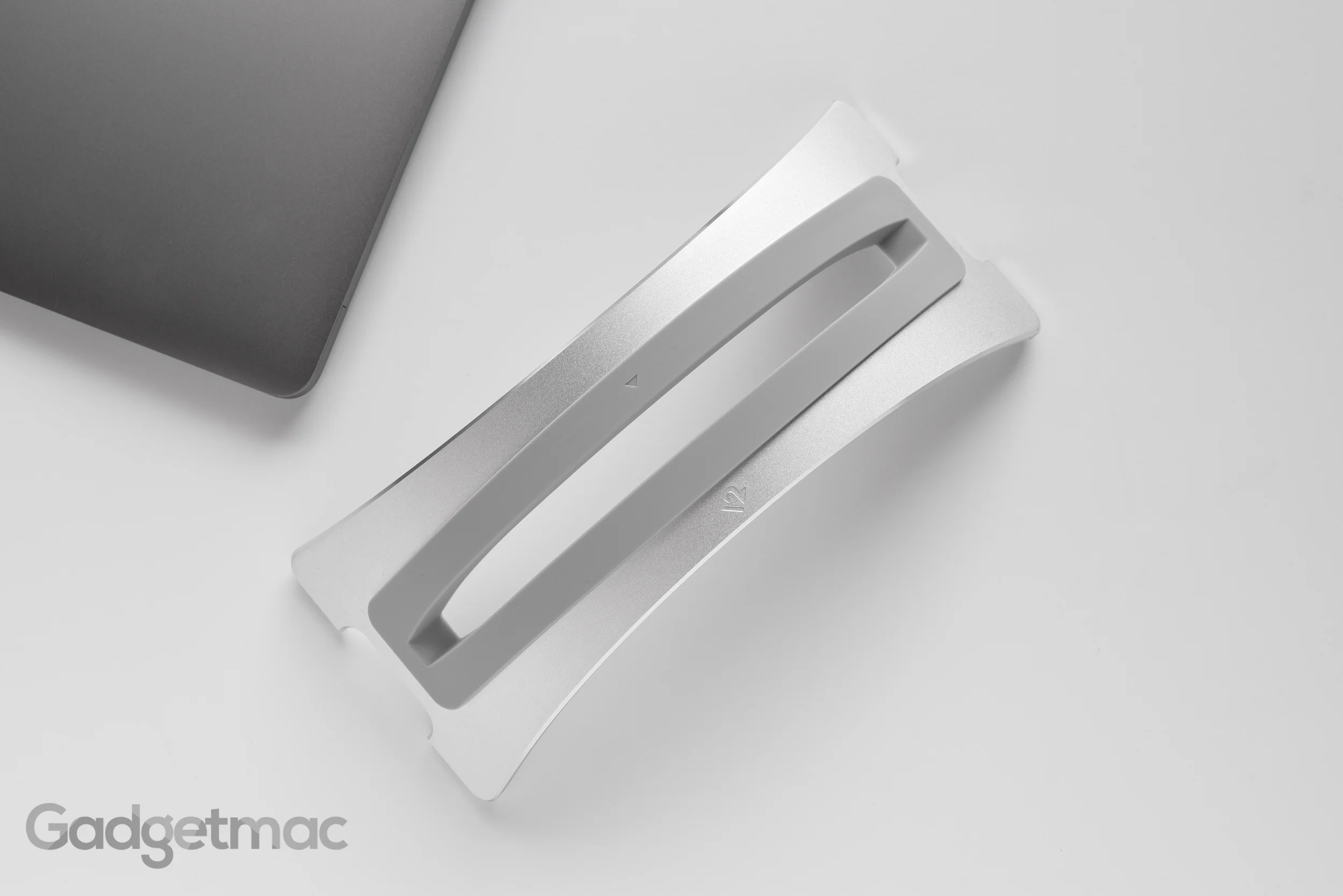 twelve-south-bookarc-aluminum-macbook-desktop-stand.jpg