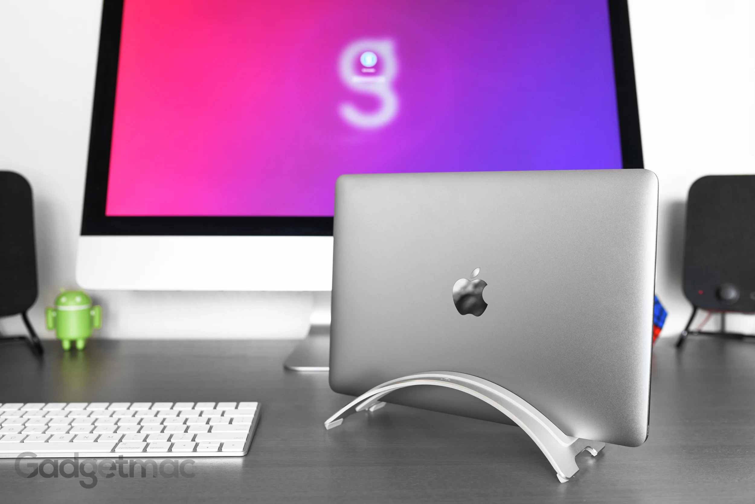 twelve-south-bookarc-12-inch-retina-macbook-vertical-stand.jpg