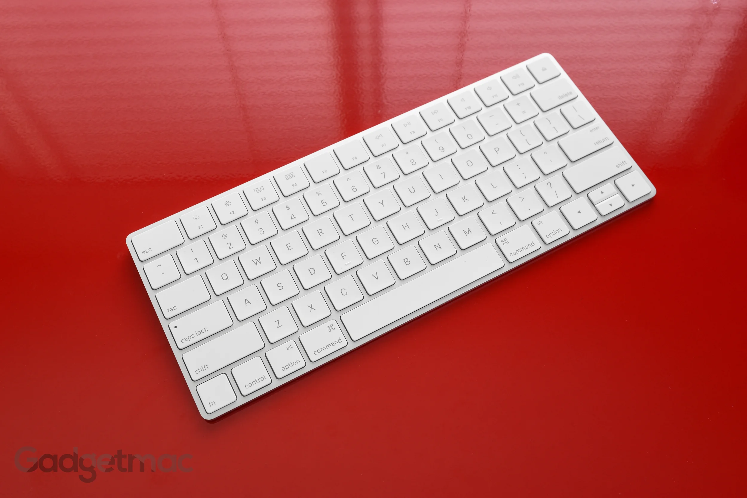 apple-rechargeable-magic-keyboard-wireless-bluetooth-4.jpg