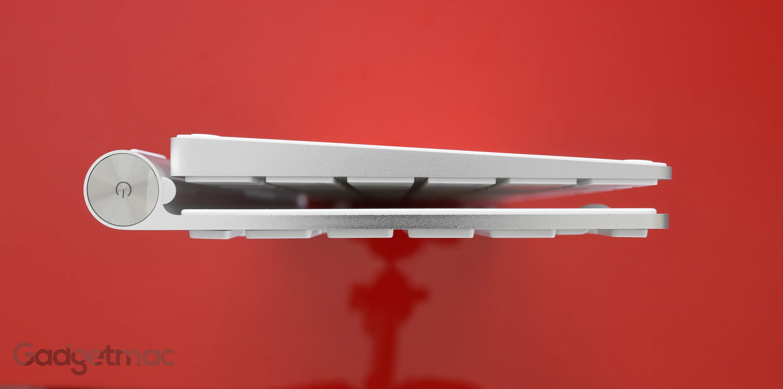 apple-magic-keyboard-vs-wireless-keyboard.jpg