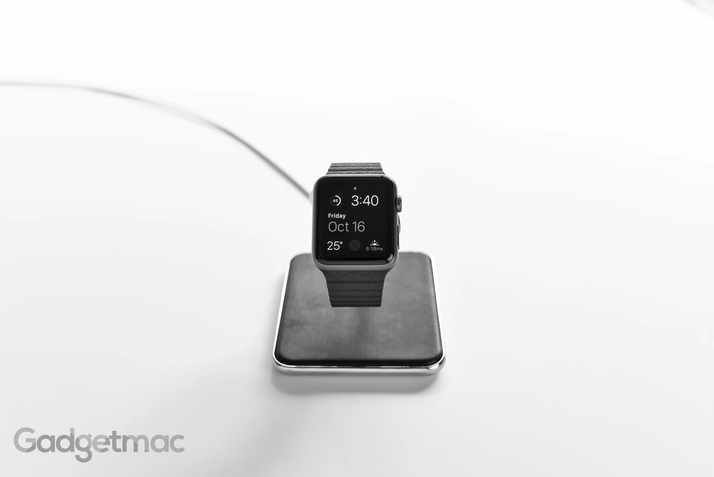 twelve-south-forte-apple-watch-charging-dock.jpg