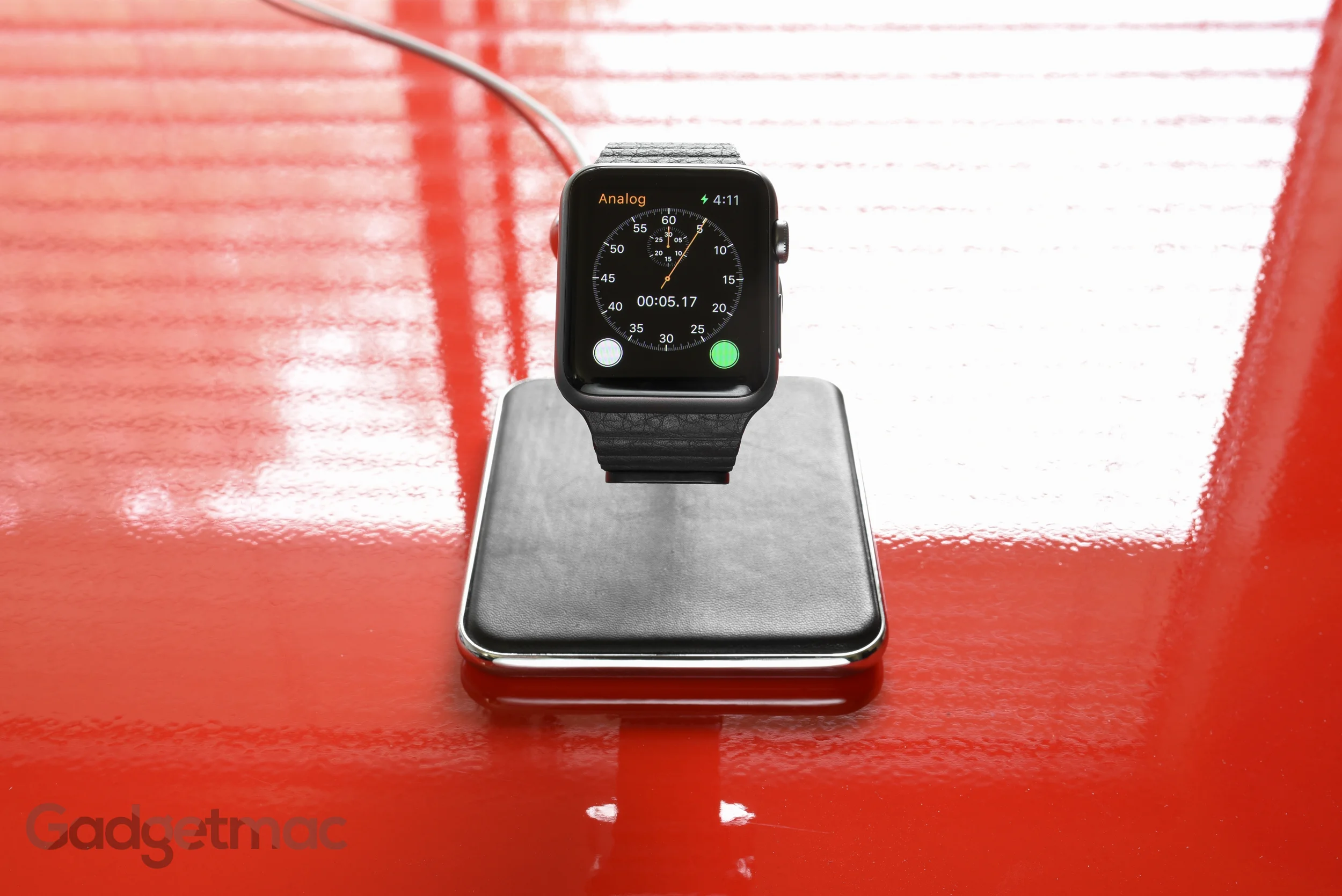 forte-premium-metal-apple-watch-charging-stand-dock.jpg