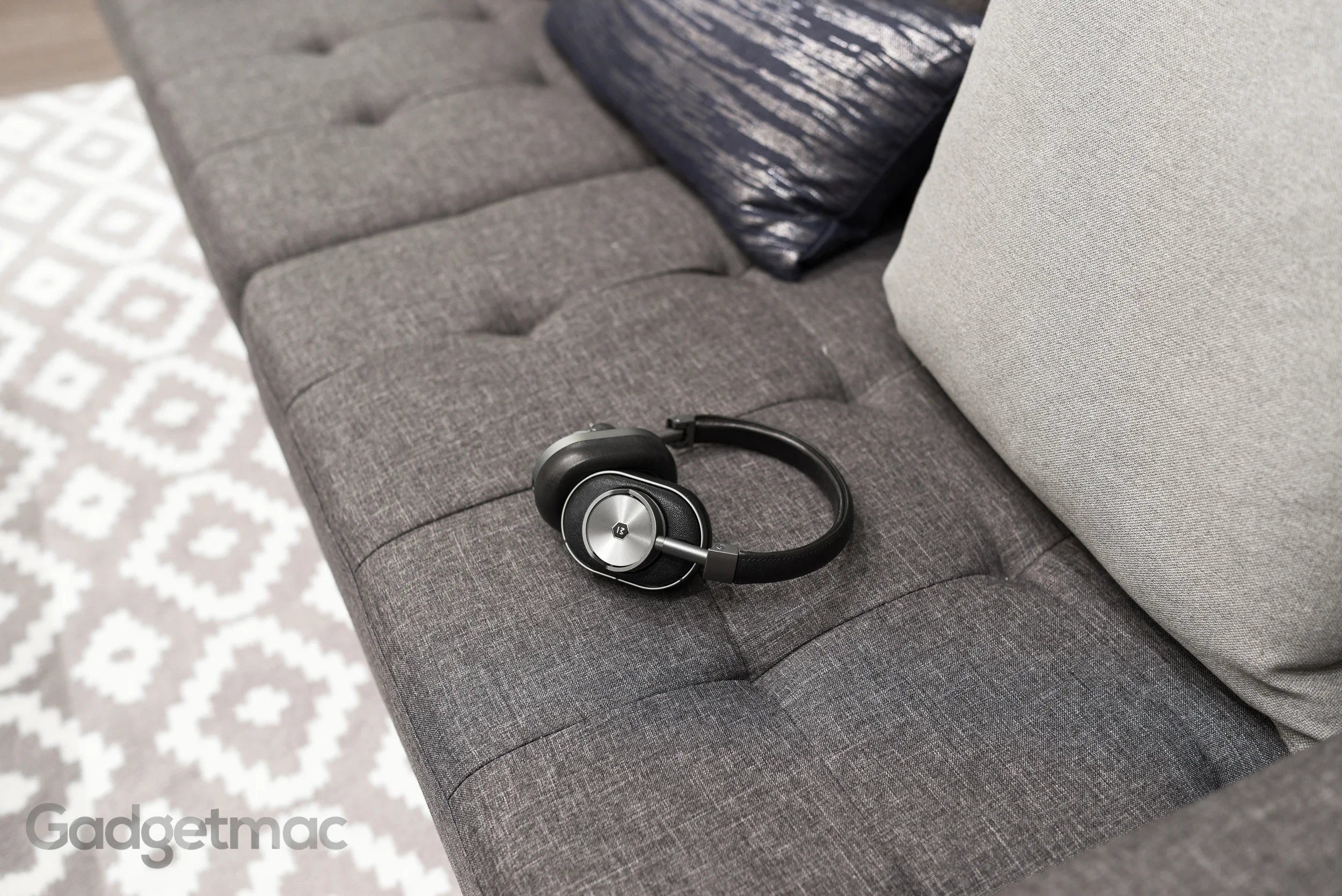 master-dynamic-mw60-wireless-headphones-hero.jpg