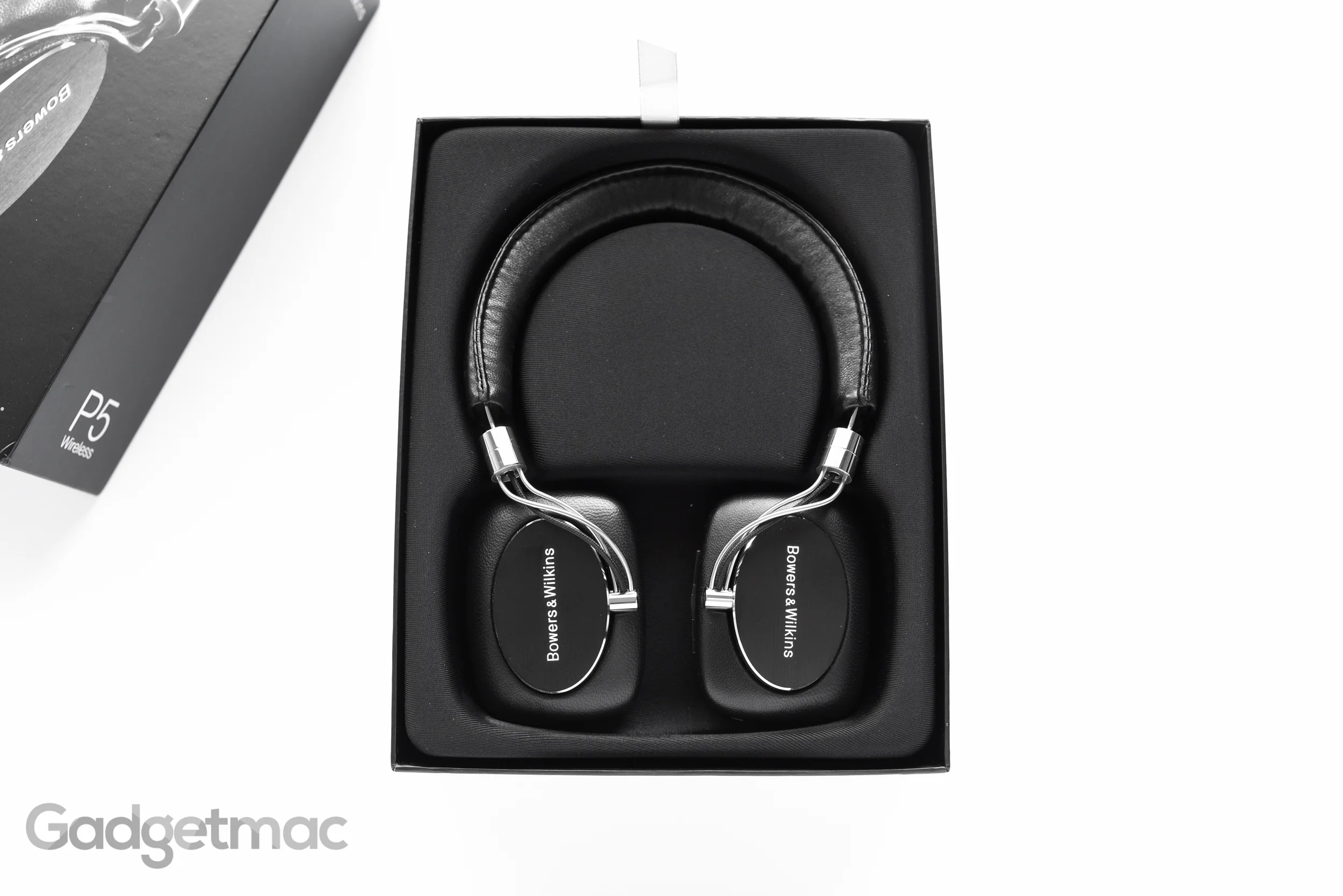 bowers-wilkins-p5-wireless-unboxing.jpg