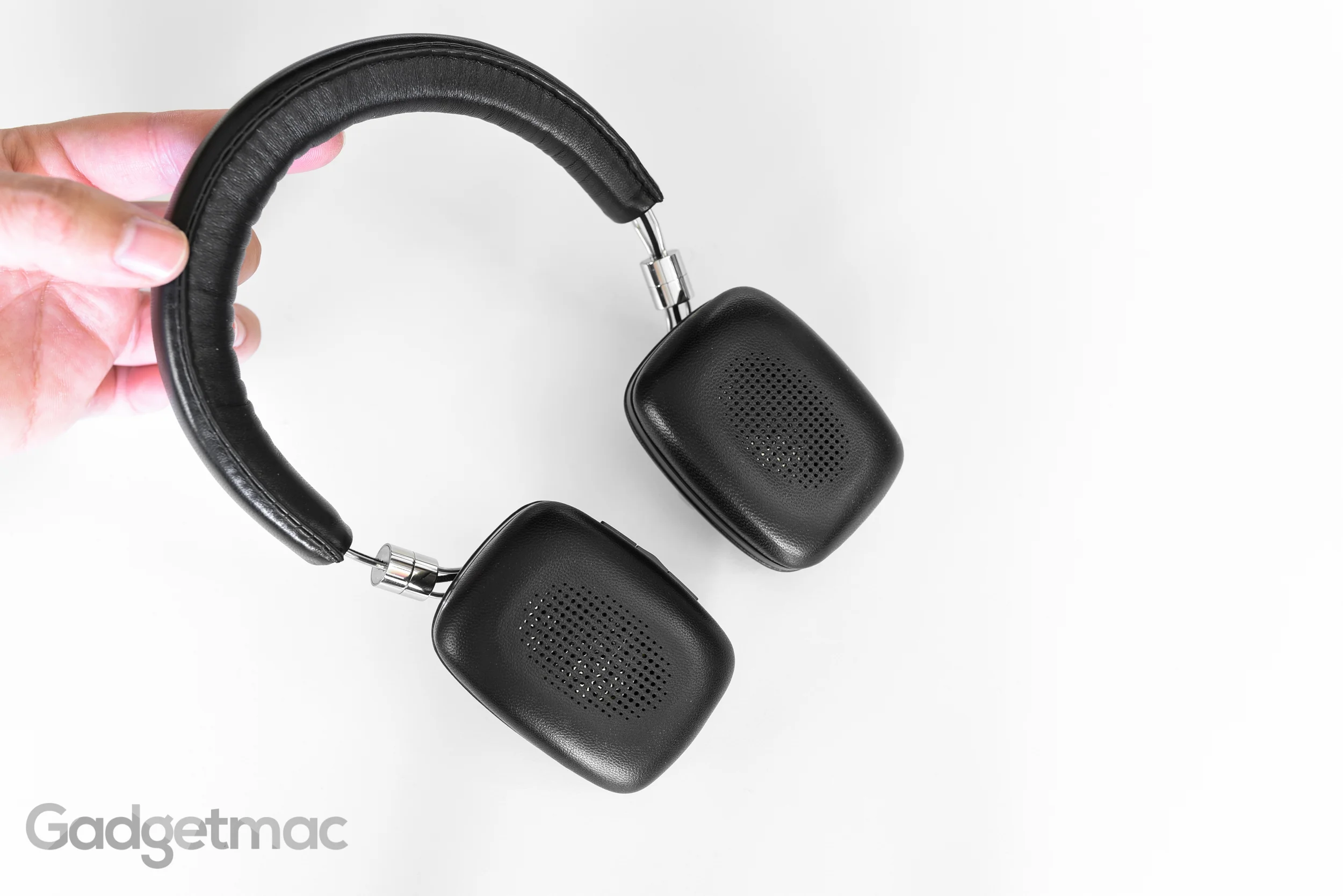 bowers-wilkins-p5-wireless-headphones-sheep-leather-ear-cushions.jpg