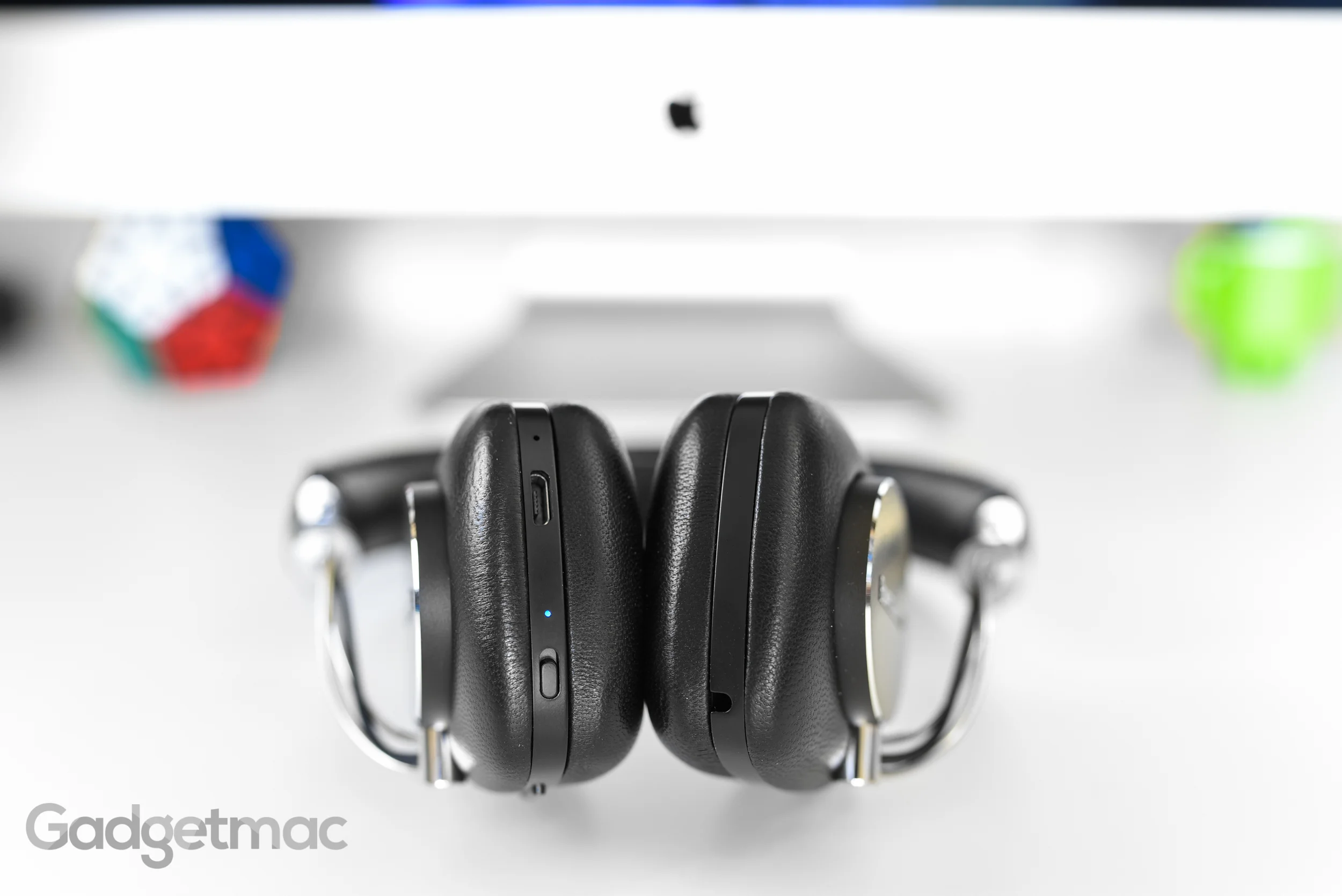 bowers-wilkins-p5-wireless-bottom.jpg