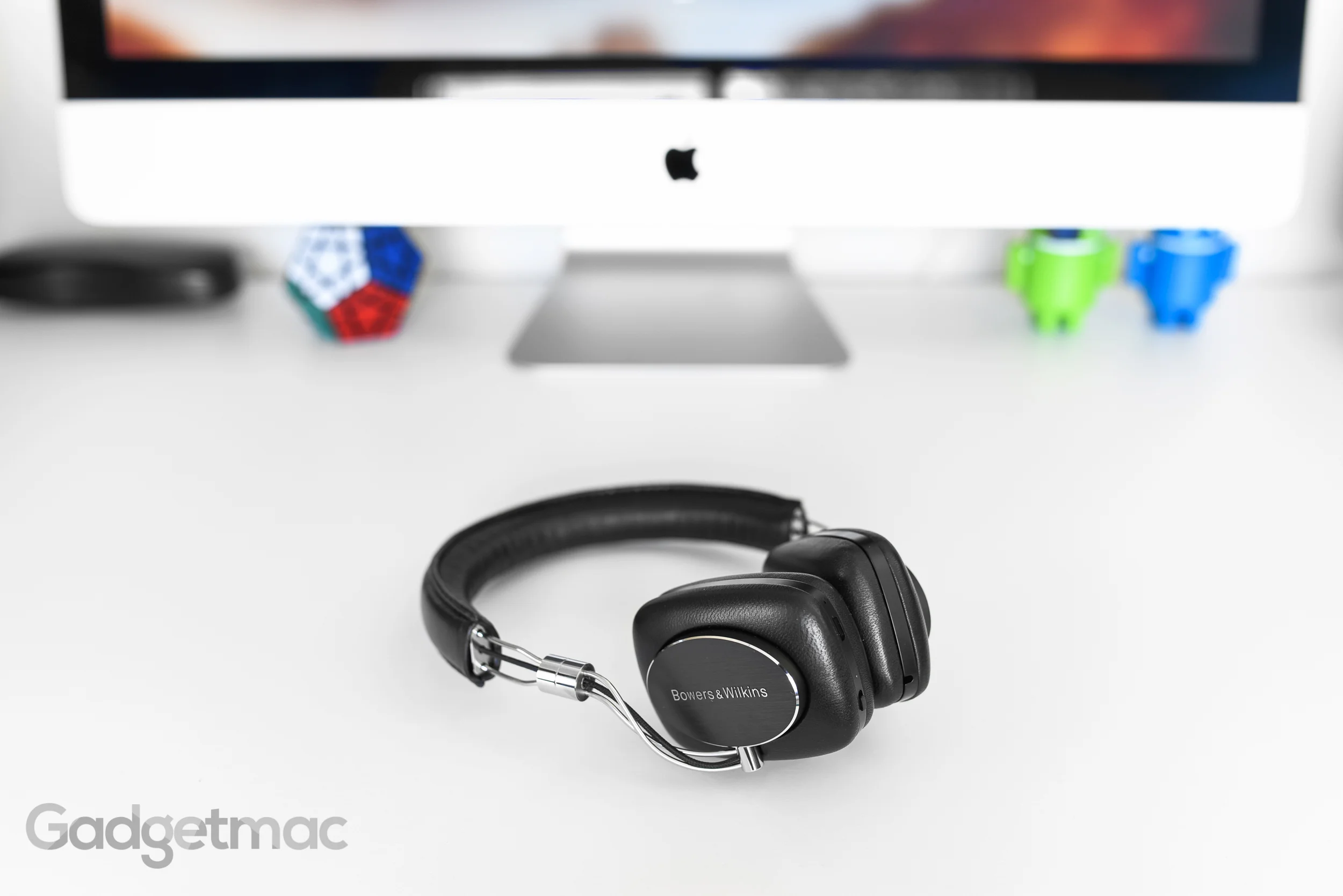 bowers-wilkins-p5-wireless-headphones-4.jpg