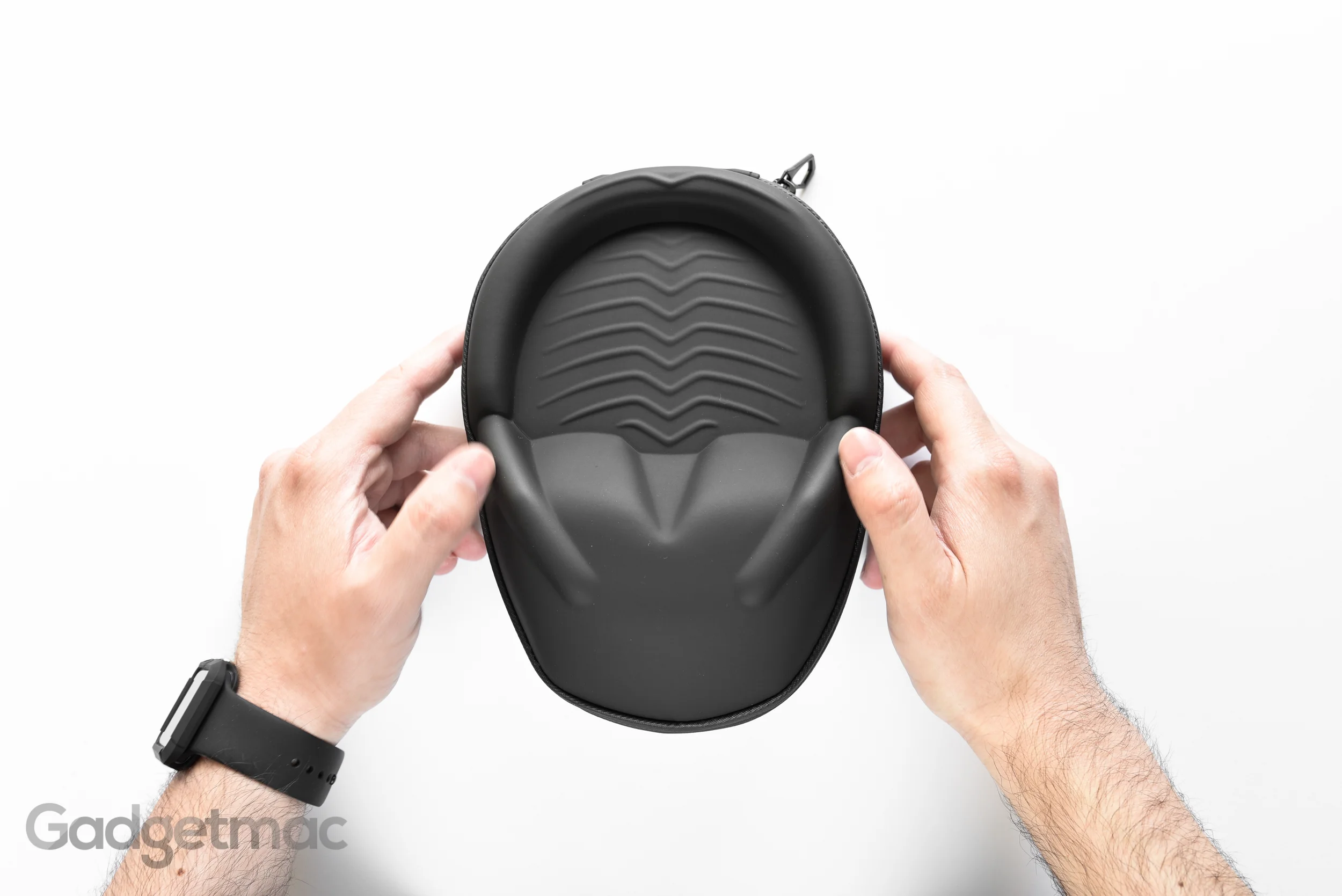 v-moda-crossfade-wireless-hard-shell-exoskeleton-case.jpg