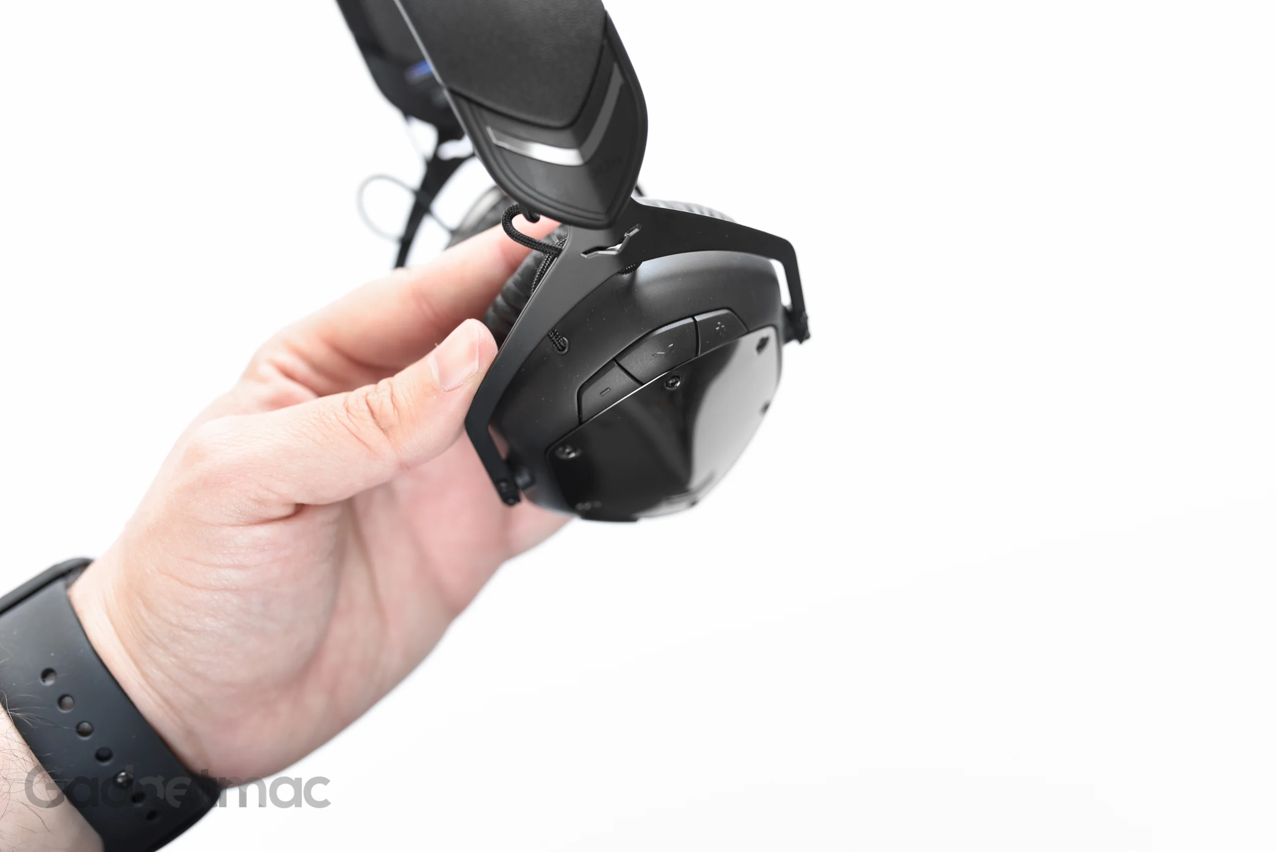 vmoda-crossfade-wireless-controls.jpg